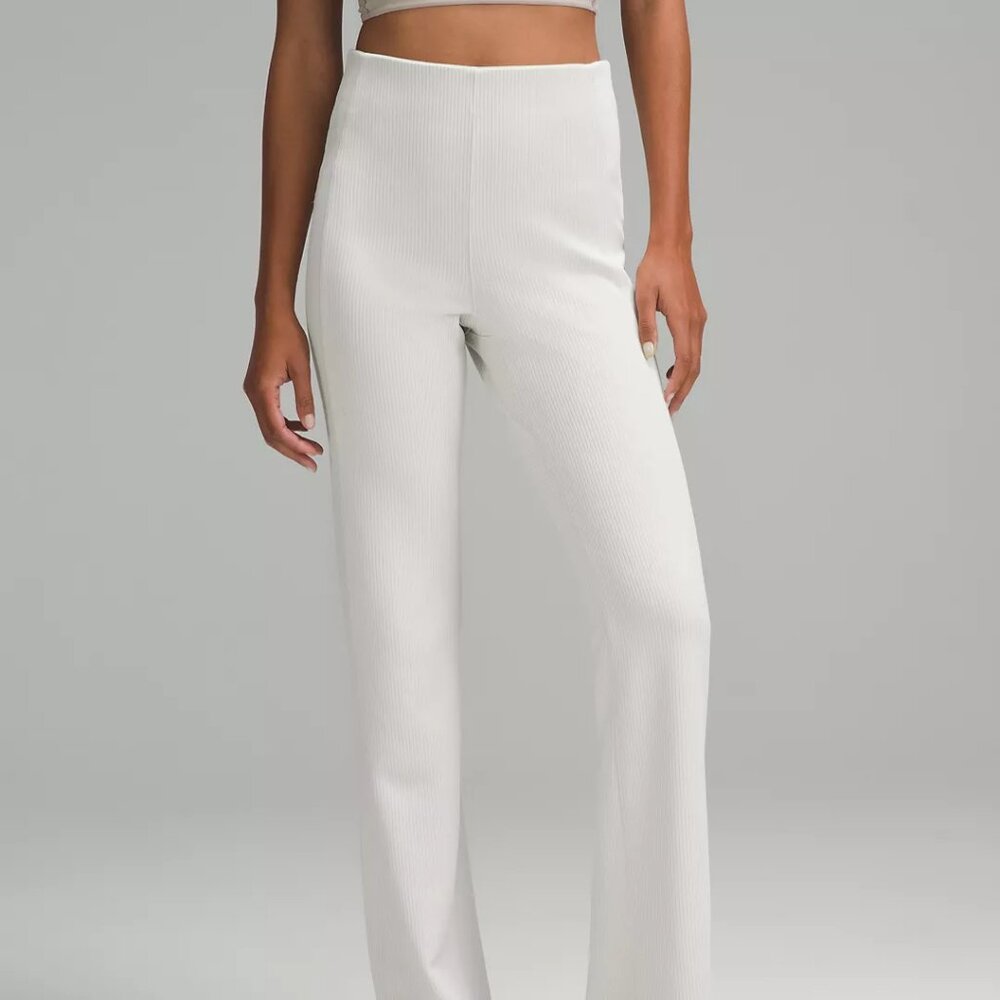 Lululemon Ribbed Softstreme Flared Pant Regular Size US 6